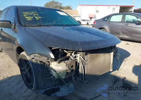 2010 Ford Fusion S из США, поврежденный, VIN 3FAHP0GA0AR252481